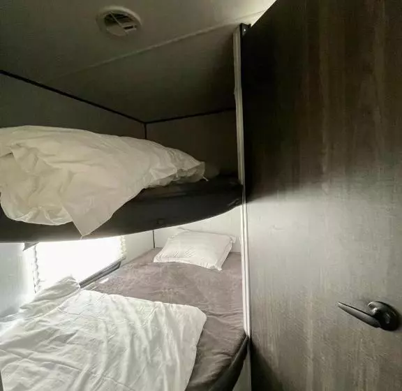 ユースホステル منتجع واحة الفريد للايواء السياحي بمدينة العلا