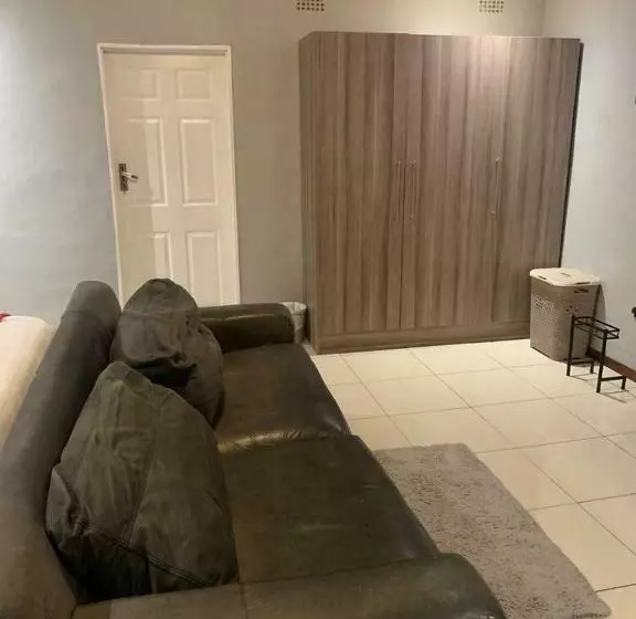 تختخواب و صبحانه Cabin 101 Guest Lodge