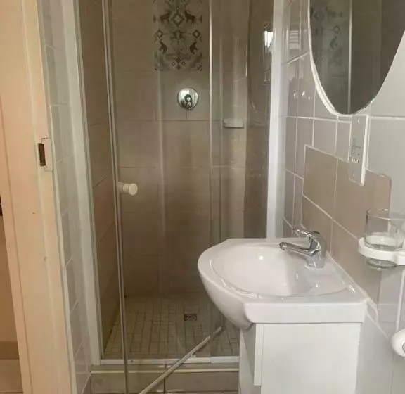 تختخواب و صبحانه Cabin 101 Guest Lodge