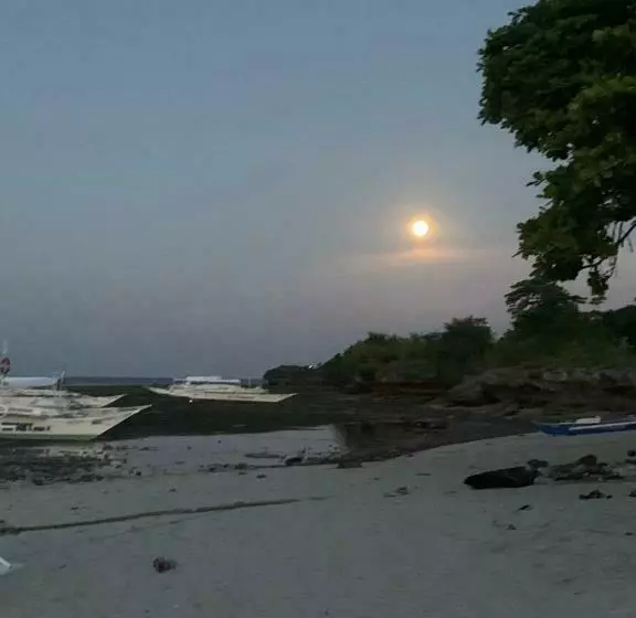 Aamiaismajoitus (B&B) Nitasnipahut Pamilacan Island