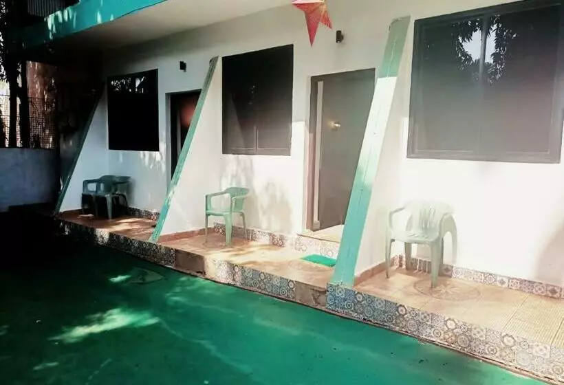 Hotelli Beach Deluxe Guesthouse Carolina S