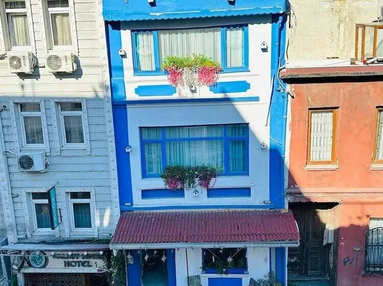 La Maison Bleue