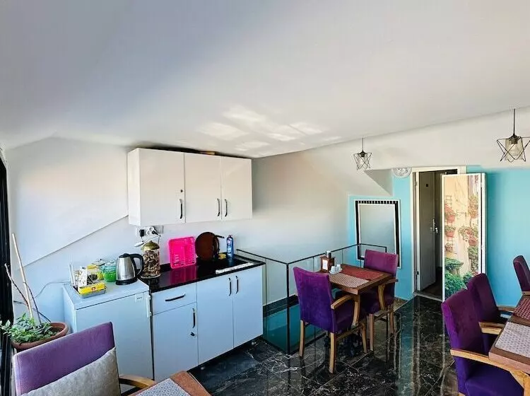 La Maison Bleue