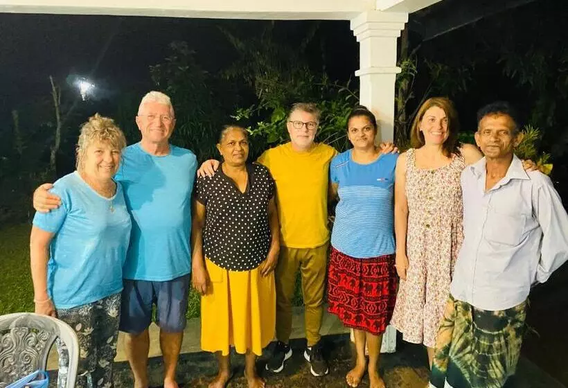 ペンション The Hutt Habarana