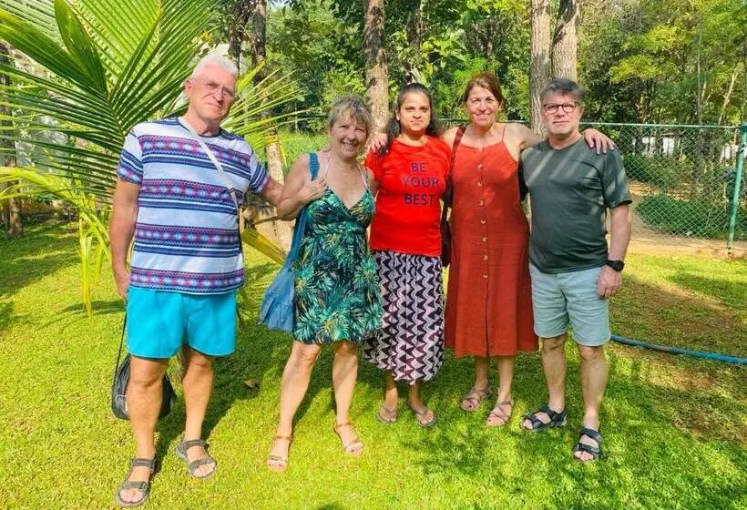 ペンション The Hutt Habarana