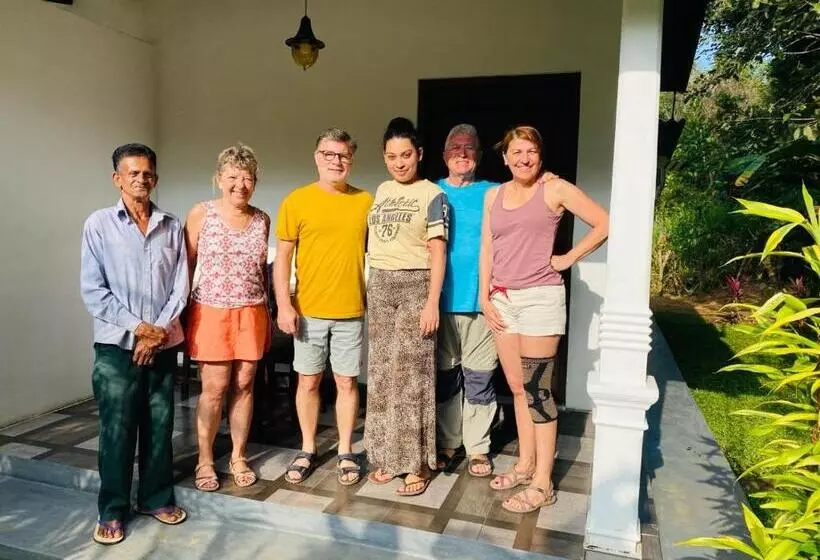 ペンション The Hutt Habarana