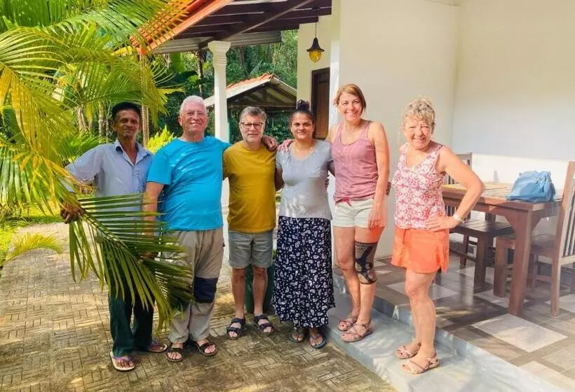 ペンション The Hutt Habarana