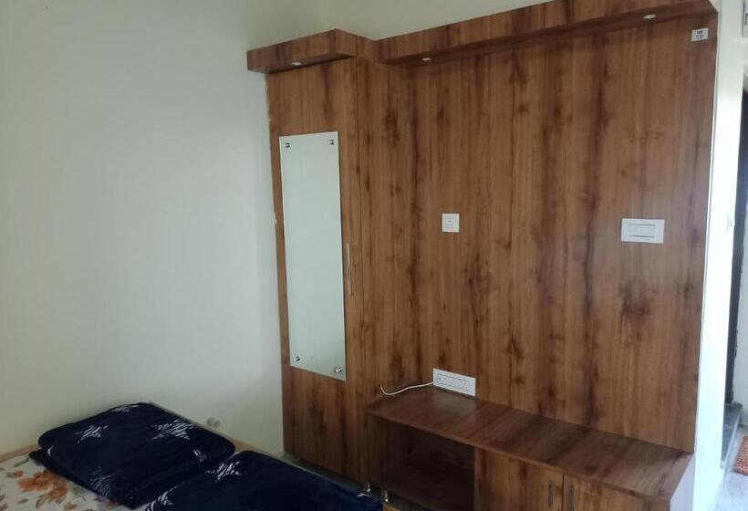 پانسیون B G Royal Heritage