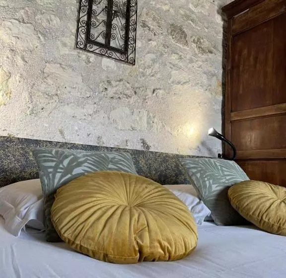 Majatalo Le Relais, La Dormance, Le Bois Dormant