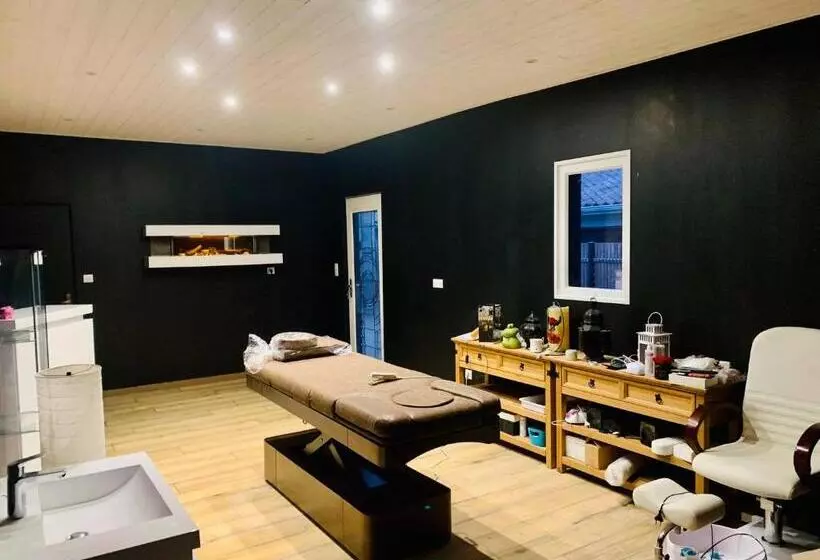 Aamiaismajoitus (B&B) Time Stops Here At Home