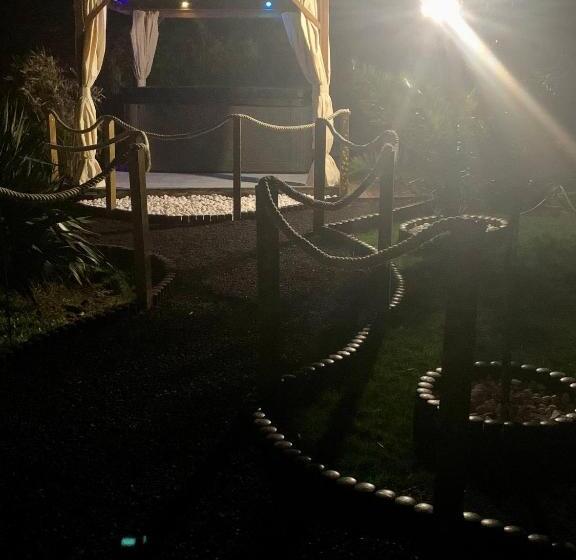 تختخواب و صبحانه Time Stops Here At Home