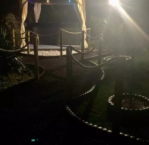 Aamiaismajoitus (B&B) Time Stops Here At Home