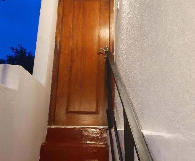 هتل Allen Lilly Ahangama