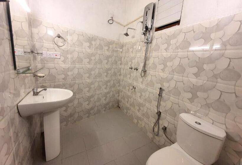 هتل Allen Lilly Ahangama