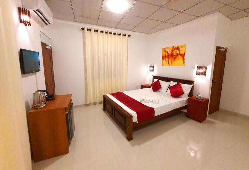 هتل Allen Lilly Ahangama