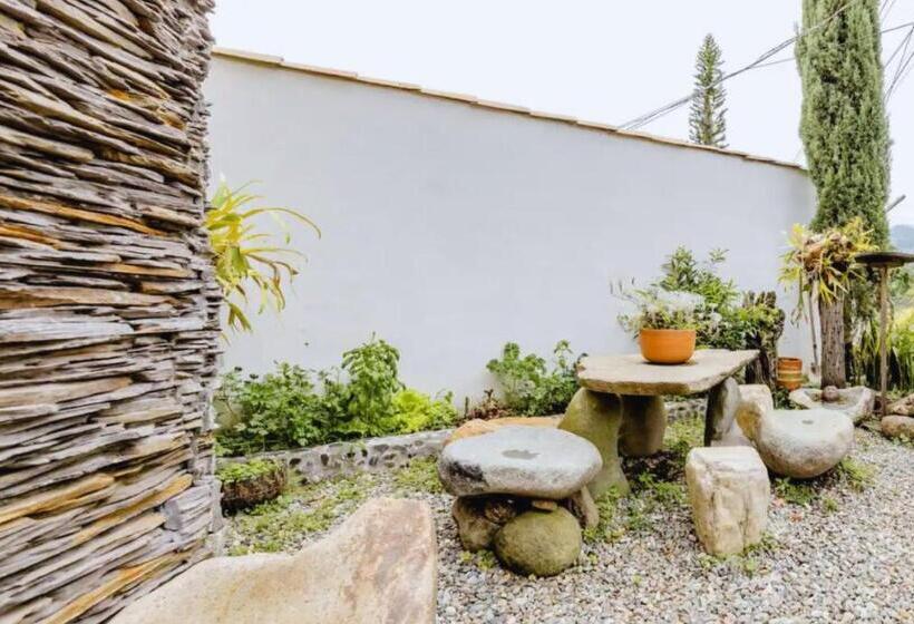 Pension Casa De Las Rocas Hostel