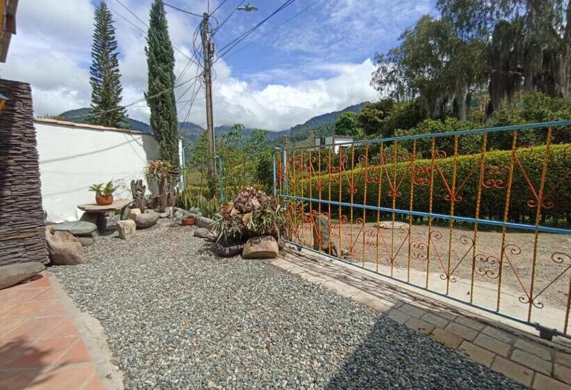 Pension Casa De Las Rocas Hostel