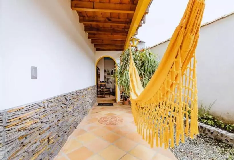 ペンション Casa De Las Rocas Hostel