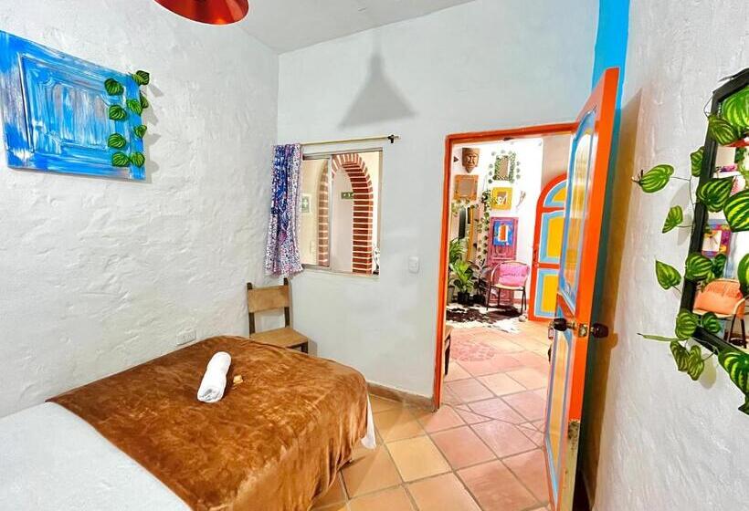 Pension Casa De Las Rocas Hostel