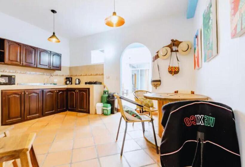 Pension Casa De Las Rocas Hostel