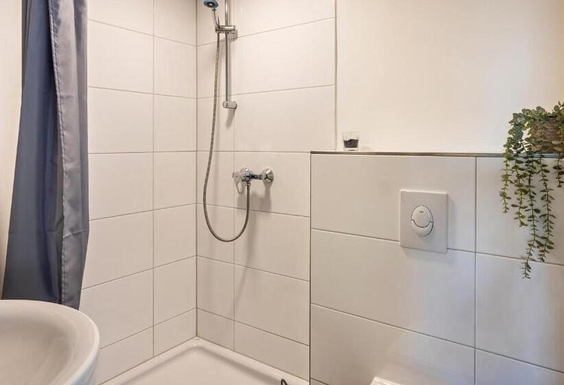 פנסיון Tinyhouse Baumann