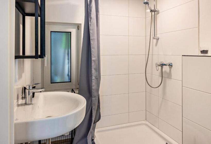 פנסיון Tinyhouse Baumann