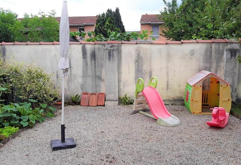 Bed and Breakfast La Maison De Sylvie, Chambres D Hôtes à Tarbes