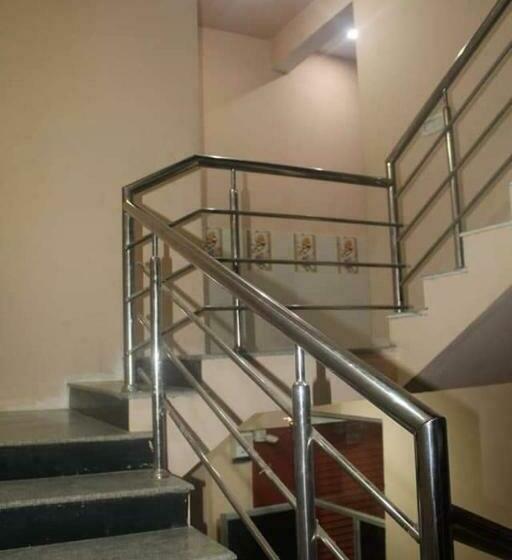 호텔 Royal Inn Lodge