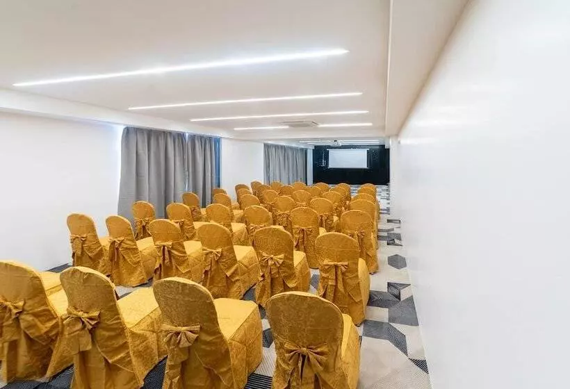 هتل Patan Square   2 Km From Patan Durbar Square