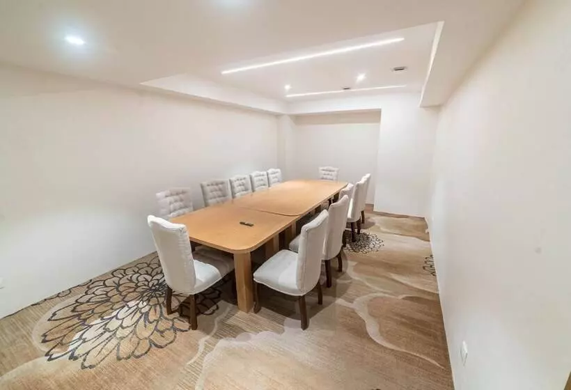 هتل Patan Square   2 Km From Patan Durbar Square