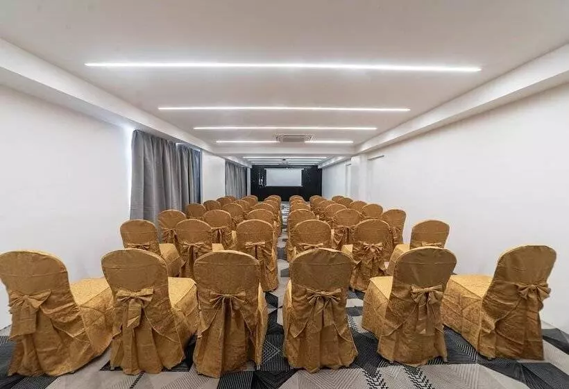 هتل Patan Square   2 Km From Patan Durbar Square