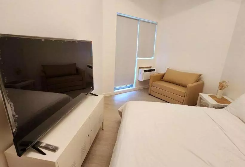 Minimalist Condo In Azure North