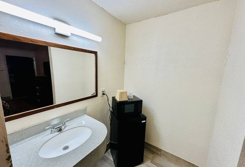 مُتل Economy Inn