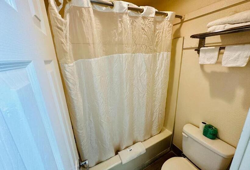 مُتل Economy Inn