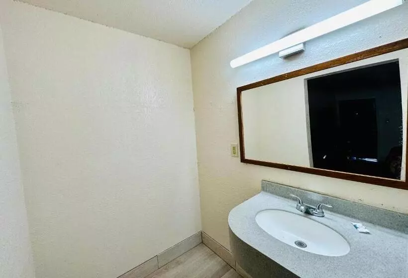 モーテル Economy Inn