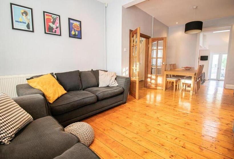 Pensiune Burnaby S Home, By Home Host, Free On Street Parking