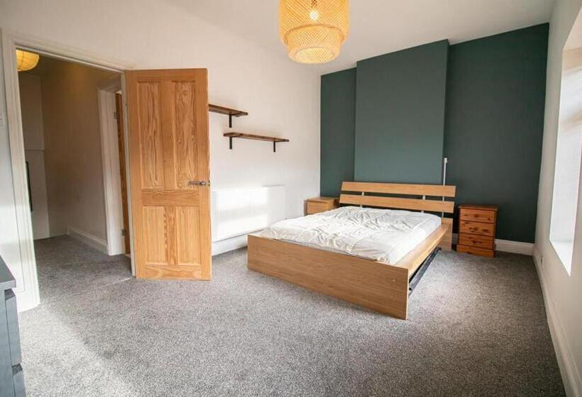 Pensiune Burnaby S Home, By Home Host, Free On Street Parking