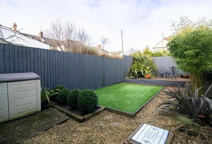 Pensiune Burnaby S Home, By Home Host, Free On Street Parking