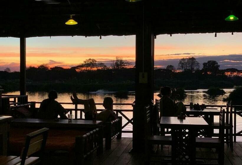 膳宿费 Ois Place   Sunset Side