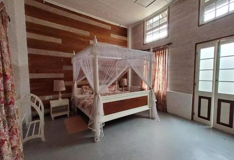 ペンション Walauwa On The Hill