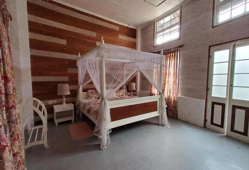 ペンション Walauwa On The Hill