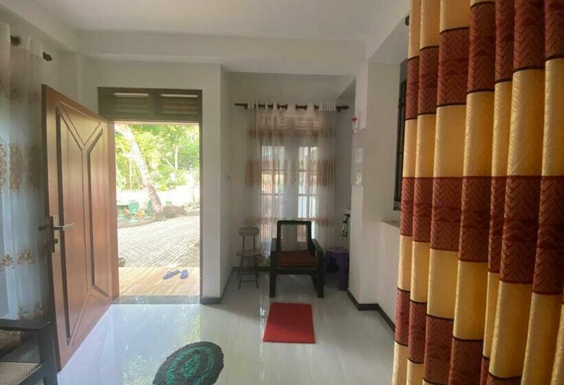 Majatalo Way To Beach