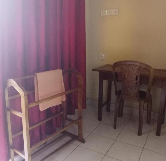 פנסיון Yunal Inn