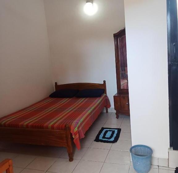 פנסיון Yunal Inn