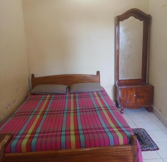 פנסיון Yunal Inn