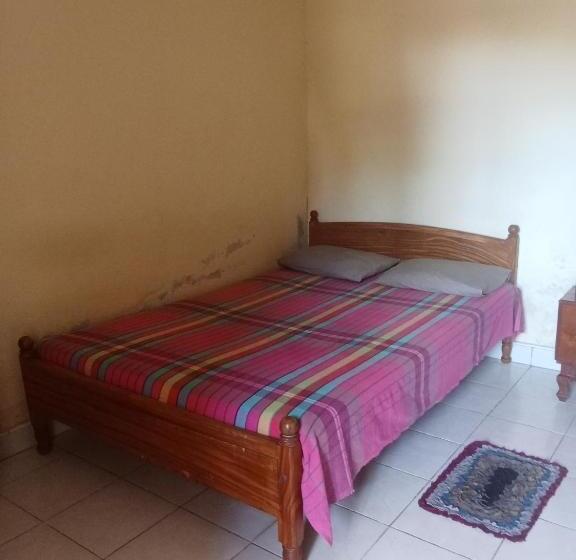 פנסיון Yunal Inn