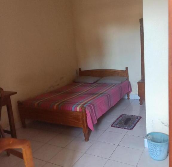 פנסיון Yunal Inn