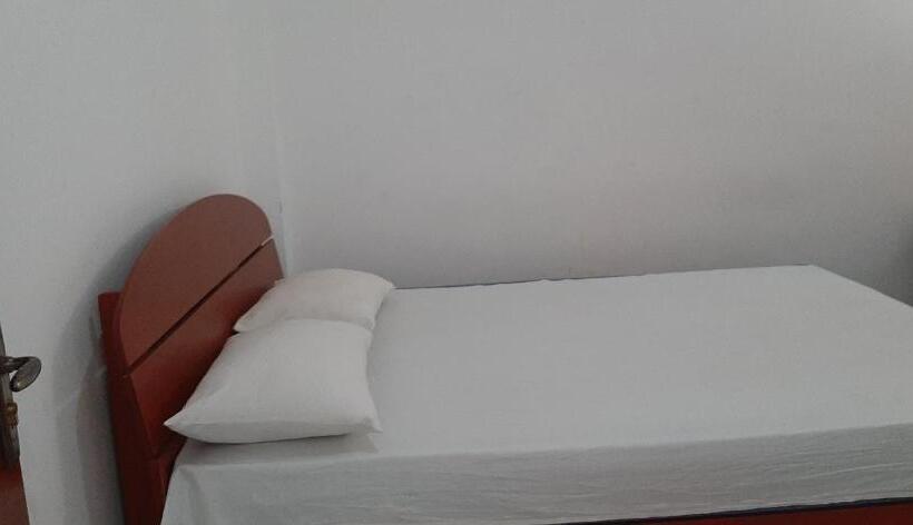 פנסיון Yunal Inn