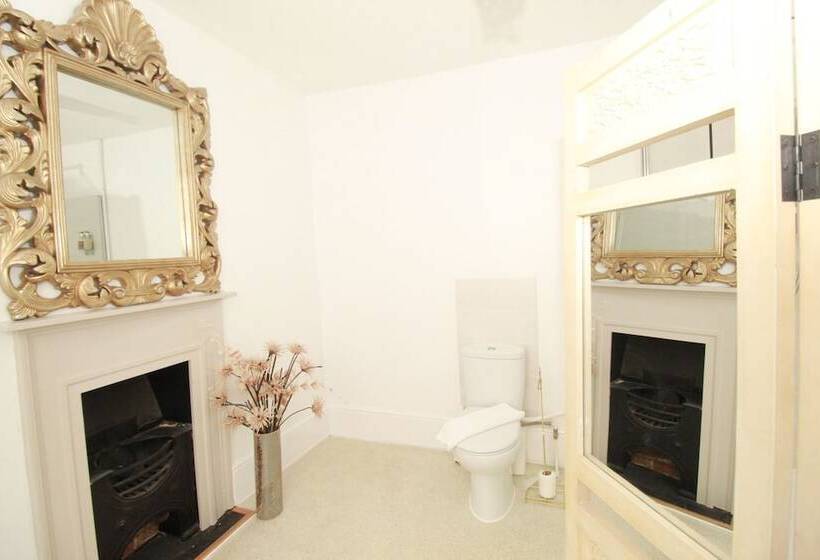 مبيت وإفطار Kings Head Inn