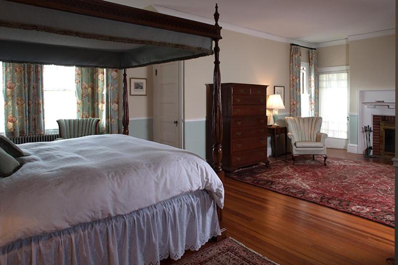 مبيت وإفطار The Manor Inn